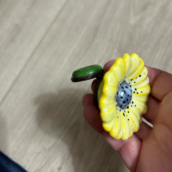 Limoges France Handpainted Yellow Daisy Trinket Box. 2” W x 1 1/8” H. No chips - Picture 6 of 8